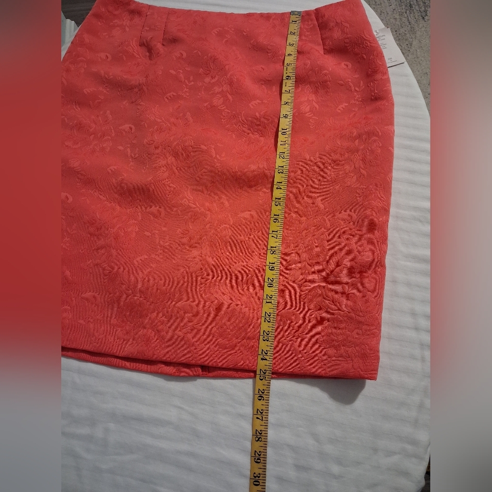 Coral Textured Two-Piece Skirt Suit with Belt Size 18 - Picture 10 of 11